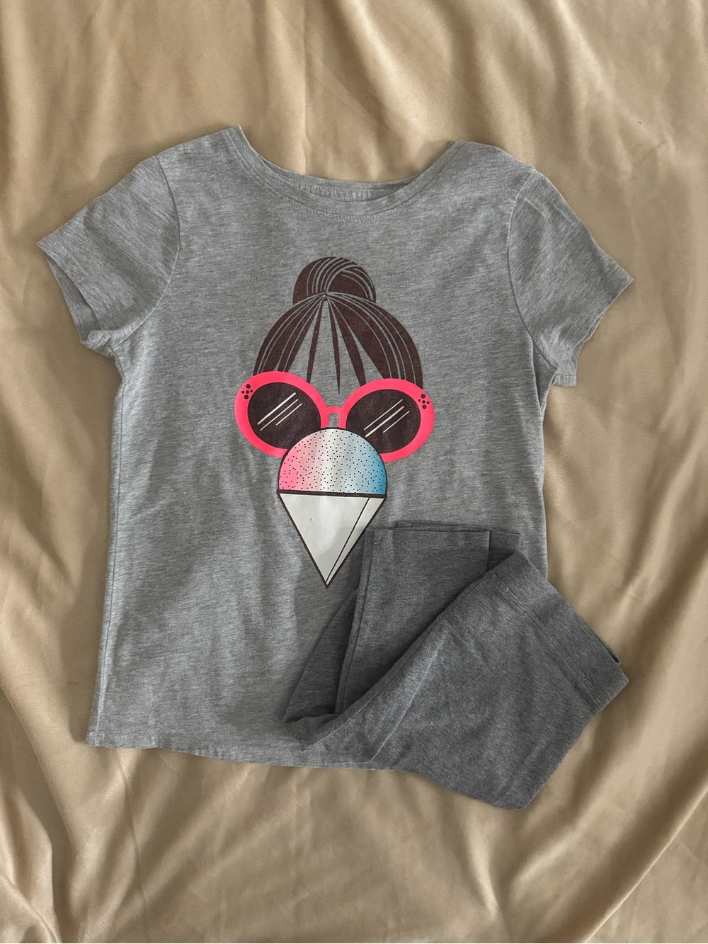 Girls Gray Graphic T-Shirt & Leggings bundle Size 6 / 7-8